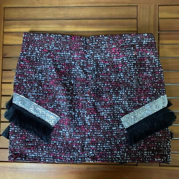 ENDLESS ROSE - Pink Tweed Fringe Sequin Boucle Mini Skirt - Picture 2 of 6